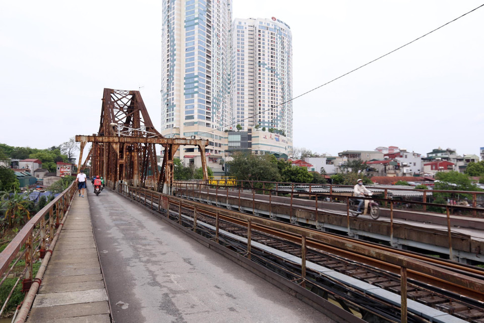 Cầu Long Biên những ngày giãn cách xã hội rất ít người qua lại. (Ảnh: Anh Tuấn/TTXVN)