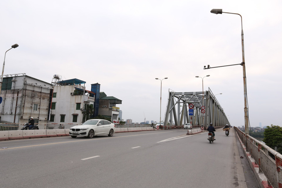Cầu Chương Dương vắng chưa từng thấy trong những ngày giãn cách xã hội. (Ảnh: Anh Tuấn/TTXVN)