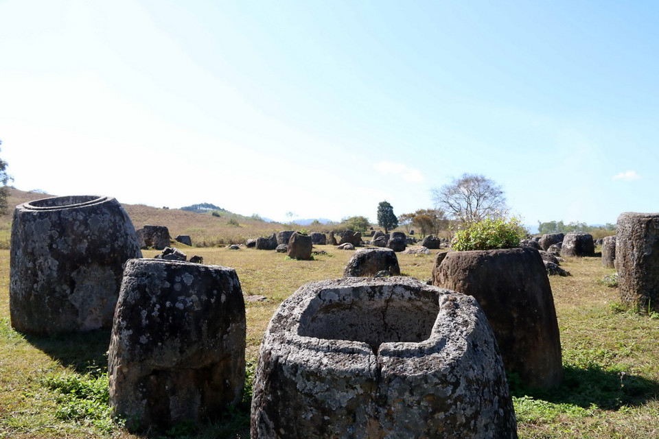 Cái miệng thẳng, cái vuông vức, cái lại như quả dưa…