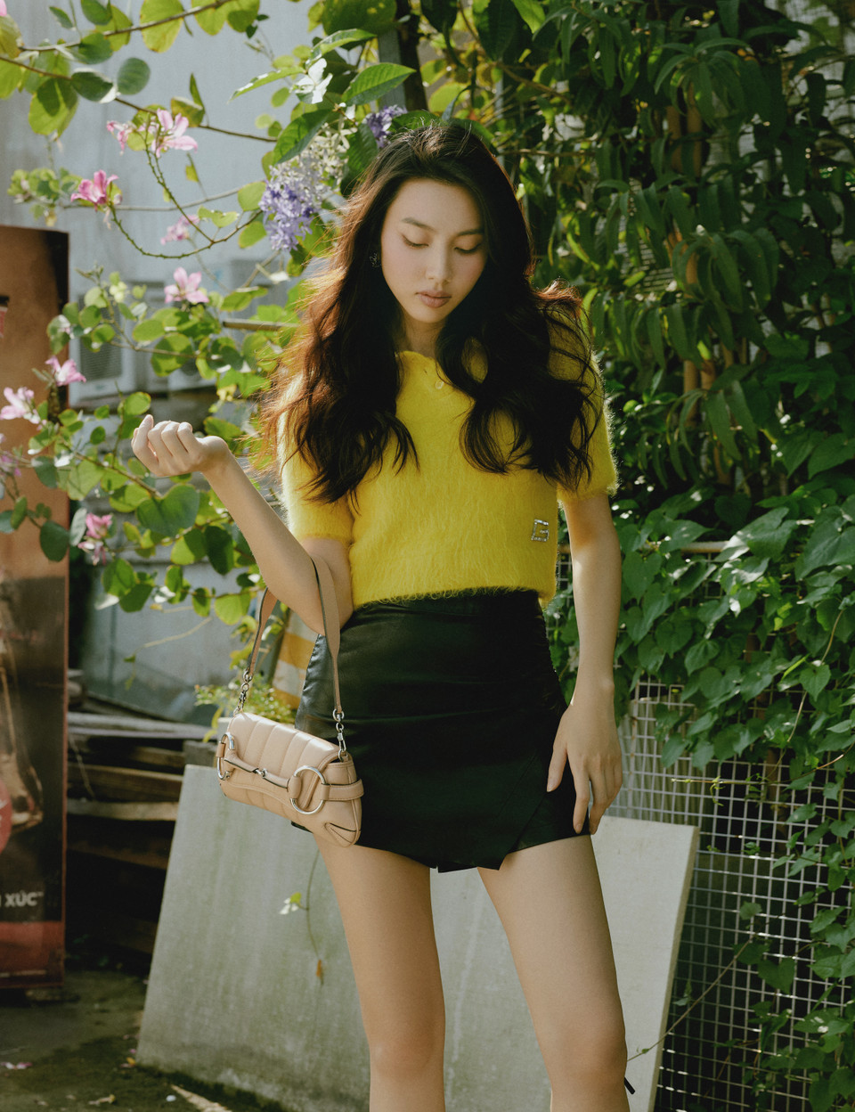 Dễ thấy, nhan sắc của Miss Grand International 2021 ngày càng thăng hạng, cô liên tục thay đổi phong cách, không ngại thử sức với nhiều tạo hình khác nhau, luôn làm mới mình mỗi lần xuất hiện. (Ảnh: CTV/Vietnam+)