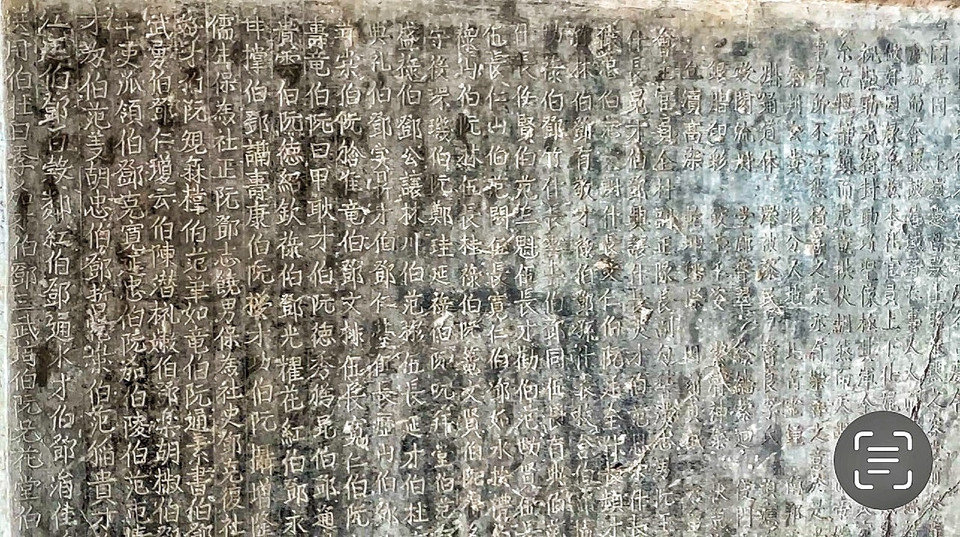 Bia đá thác bản khắc Hán Nôm vẫn nguyên vẹn. (Ảnh: Mai Mai/Vietnam+)