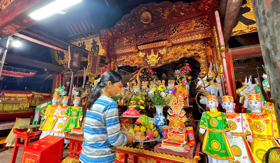 Lễ hội mùa Xuân được tổ chức vào 2 dịp: tháng Giêng đối với chùa Keo trong và tháng Hai đối với Chùa Keo ngoài, với các nghi thức: dâng hương, rước kiệu, yến lão và trò chơi thổi cơm thi… (Ảnh: Mai Mai/Vietnam+)