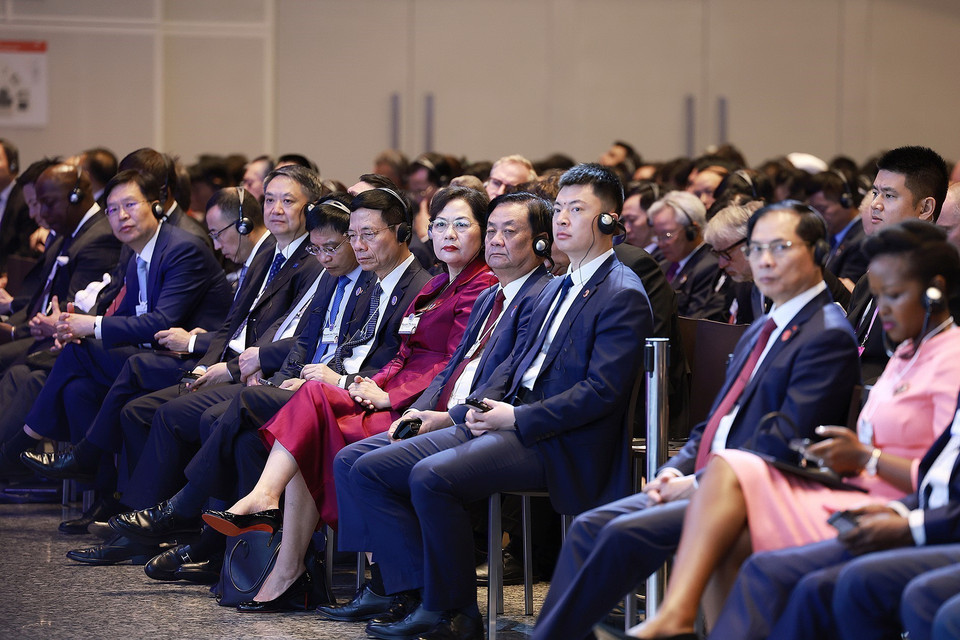 Đoàn đại biểu Việt Nam tham dự Phiên toàn thể Hội nghị thường niên các nhà tiên phong lần thứ 15 của Diễn đàn Kinh tế Thế giới (WEF). (Ảnh: Dương Giang/TTXVN)