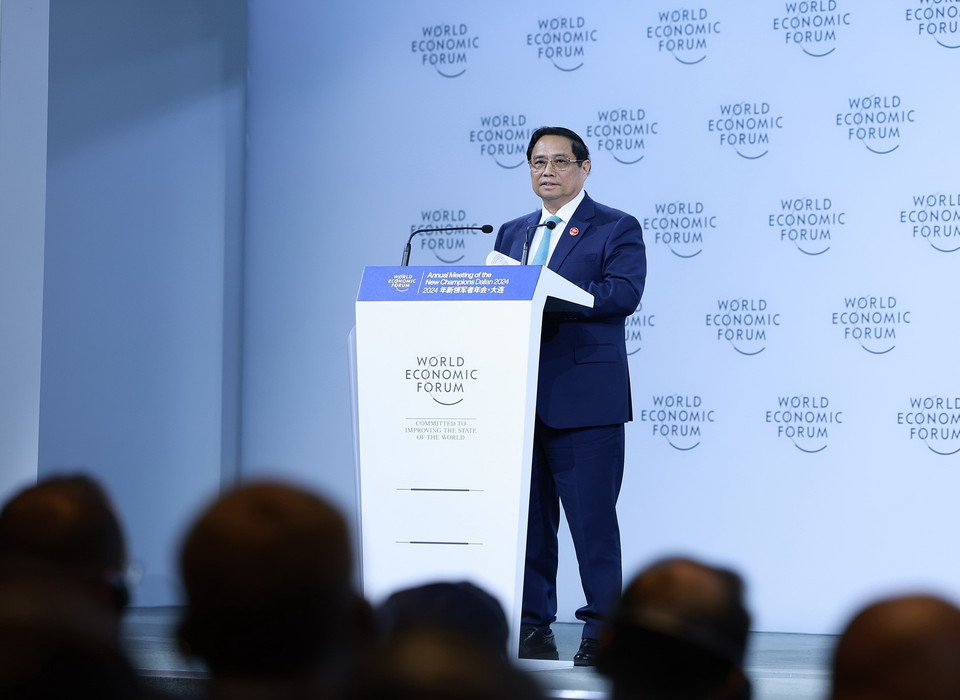 Thủ tướng Phạm Minh Chính phát biểu tại Phiên toàn thể Hội nghị thường niên các nhà tiên phong lần thứ 15 của WEF. (Ảnh: Dương Giang/TTXVN)