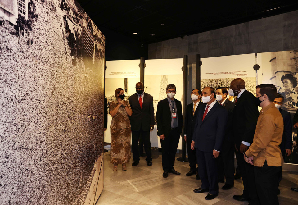 Chủ tịch nước Nguyễn Xuân Phúc thăm Khu tưởng niệm Anh hùng dân tộc Jose Marti. (Ảnh: Thống Nhất/TTXVN)