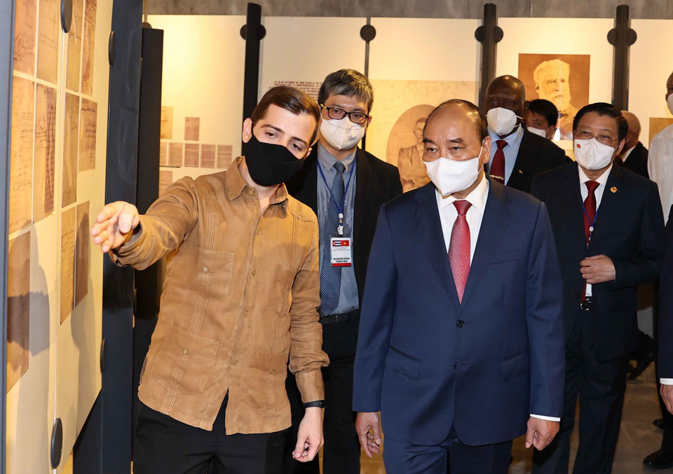 Chủ tịch nước Nguyễn Xuân Phúc thăm Khu tưởng niệm Anh hùng dân tộc Jose Marti. (Ảnh: Thống Nhất/TTXVN)