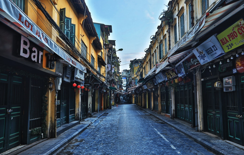 Phố Tạ Hiện lúc 6h sáng 24/7. (Ảnh: Thành Đạt/TTXVN)