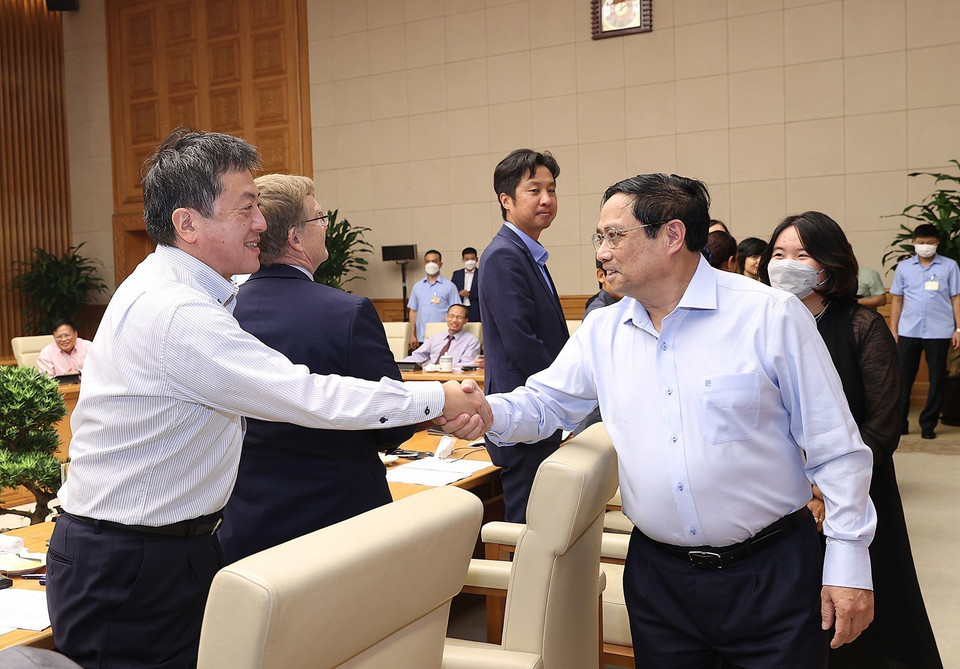 Thủ tướng Phạm Minh Chính với các chuyên gia, nhà khoa học và tổ chức quốc tế tại Việt Nam. (Ảnh: Dương Giang/TTXVN)