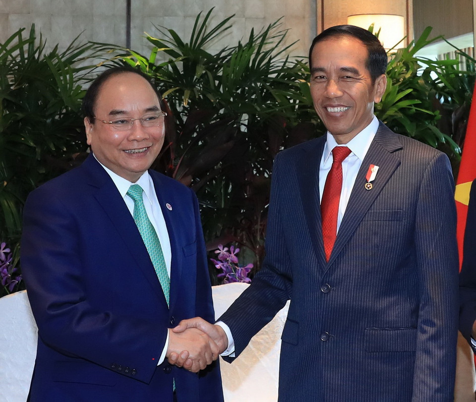 Thủ tướng Nguyễn Xuân Phúc hội kiến Tổng thống Indonesia Joko Widodo. (Ảnh: Thống Nhất/TTXVN)