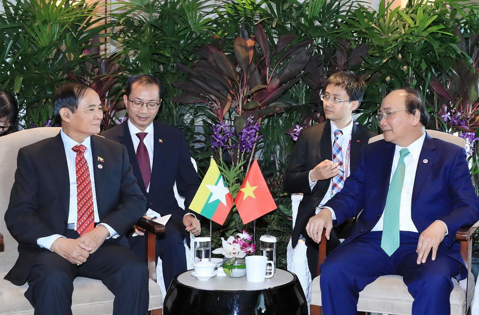 Thủ tướng Nguyễn Xuân Phúc gặp Tổng thống Myanmar Win Myint. (Ảnh: Thống Nhất/TTXVN)
