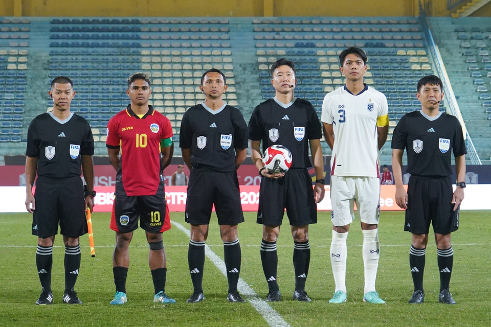 Tối 8/12, Đội tuyển Timor Leste (áo đỏ) tiếp đón đối thủ Thái Lan trên sân Hàng Đẫy (Hà Nội) trong trận đấu thuộc khuôn khổ bảng A Giải Vô địch Đông Nam Á ASEAN Cup 2024. (Ảnh: Việt Anh/Vietnam+)