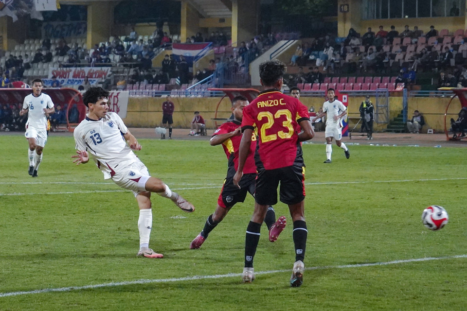 Chỉ 4 phút sau, Benjamin Davis hoàn tất cú đúp để nâng tỷ số lên 4-0 cho "Đội bóng xứ Chùa Vàng." (Ảnh: Việt Anh/Vietnam+)