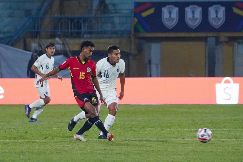 Các tình huống lên bóng của Timor Leste dễ dàng bị đối thủ "bẻ gãy." (Ảnh: Việt Anh/Vietnam+)
