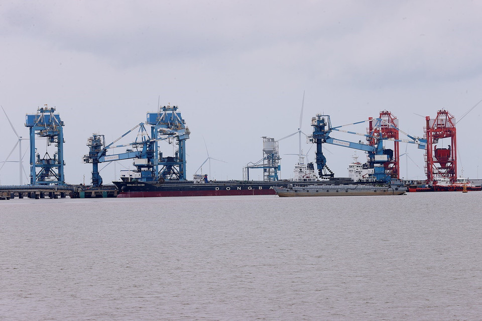 Bến cảng tổng hợp Khu Kinh tế Định An. (Ảnh: Dương Giang/TTXVN)