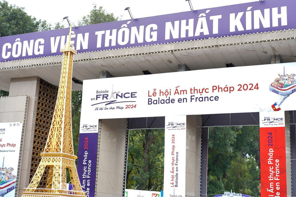 Sự đa dạng trong các lĩnh vực hợp tác Pháp-Việt đã được thể hiện thông qua các gian hàng từ nhiều lĩnh vực khác nhau, từ ẩm thực cho tới ô tô, du lịch, giáo dục cho tới các sản phẩm làm đẹp. (Ảnh: Nhật Lam/Vietnam+)