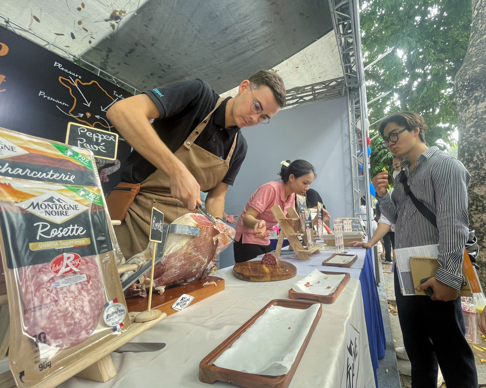 Lễ hội ẩm thực Pháp thu hút người tham quan trải nghiệm hương vị đến từ bản xứ. (Ảnh: Nhật Lam/Vietnam+)