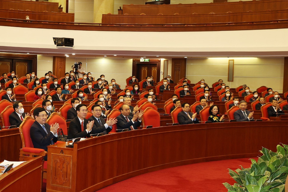 Các lãnh đạo Đảng, Nhà nước và các đại biểu dự bế mạc Hội nghị. (Ảnh: Trí Dũng/TTXVN)