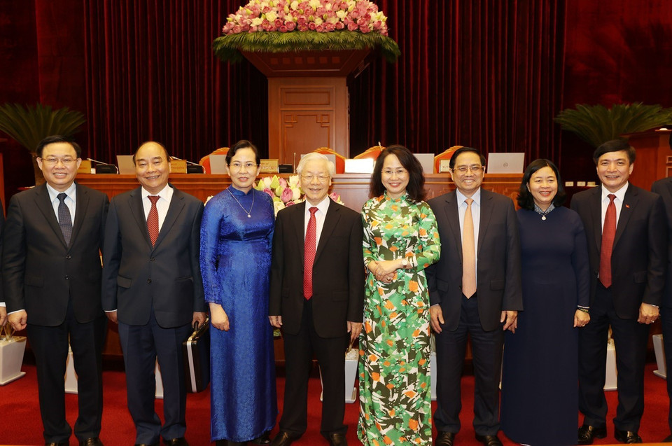  Tổng Bí thư Nguyễn Phú Trọng, Chủ tịch nước Nguyễn Xuân Phúc, Thủ tướng Chính phủ Phạm Minh Chính, Chủ tịch Quốc hội Vương Đình Huệ cùng các đồng chí lãnh đạo Đảng, Nhà nước dự Hội nghị. (Ảnh: Trí Dũng/TTXVN)