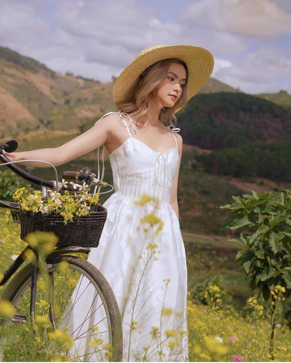 Lê Thị Thanh Thảo, người mẫu ảnh sinh năm 1997 cũng là một thí sinh thú vị. Cô sở hữu số đo 3 vòng 75-64-88 cùng nét đẹp dịu dàng nhưng không kém phần nổi bật với sống mũi cao, đặc biệt là đôi mắt sâu hút có nét giống con lai. (Ảnh: BTC)