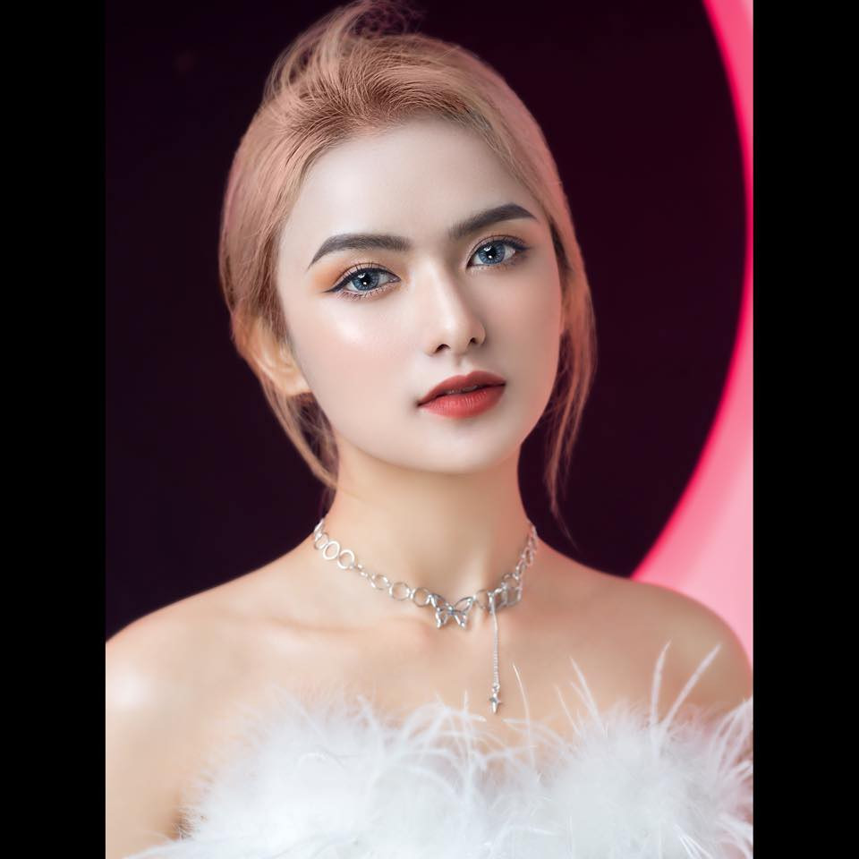 Thanh Thảo chia sẻ, cô bị nhiều người nghi ngờ đã sửa mũi, mặc dù chưa một lần đụng đến dao kéo. Vẻ ngoài ấn tượng cùng gương mặt đầy thần thái giúp Thanh Thảo biến hóa được nhiều phong cách khác nhau. (Ảnh: BTC)