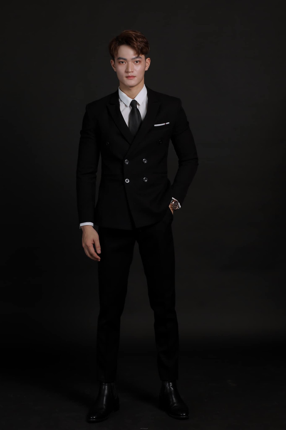 Được biết, Mạnh Hùng đã nuôi giấc mơ được trở thành người mẫu từ thời học cấp 3, sau đó cậu đã quyết định thay đổi môi trường mới, mạnh dạn bước ra vỏ bọc của bản thân để có thể học tập, va chạm với xã hội và phát triển bản thân mình hơn. (Ảnh: BTC)