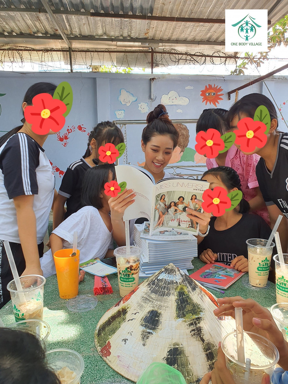 Cô chia sẻ: ‘Đêm trước, tình cờ gặp mọi người ở Ngôi nhà One Body Village, Vân đã khao khát làm gì đó cho các em bị xâm hại, bị đối xử bất công. Và sau đó, khi gặp gỡ gia đình One Body Village, Vân nghĩ lời cầu nguyện của mình được đáp lại.' (Ảnh: CTV/Vietnam+)