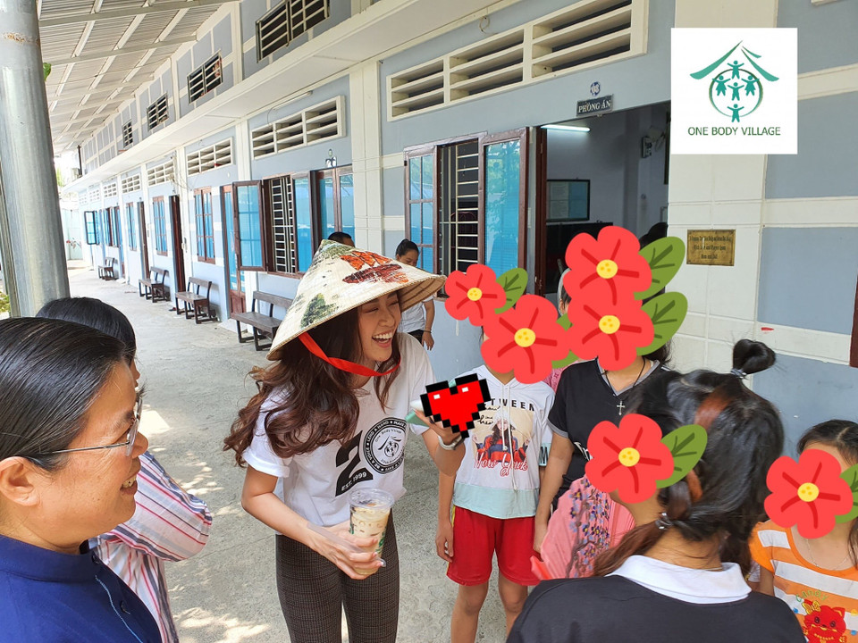 Đây là chuyến đi ý nghĩa được Hoa hậu Khánh Vân trân trọng và chủ động tìm đến với các em nhỏ của Ngôi nhà One Body Village. (Ảnh: CTV/Vietnam+)