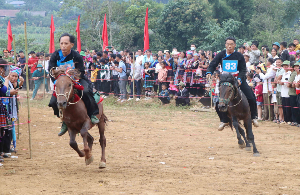 Chặng đường đua là 5 vòng, tương đương chiều dài 1.500m.(Ảnh: Nguyễn Oanh/TTXVN)