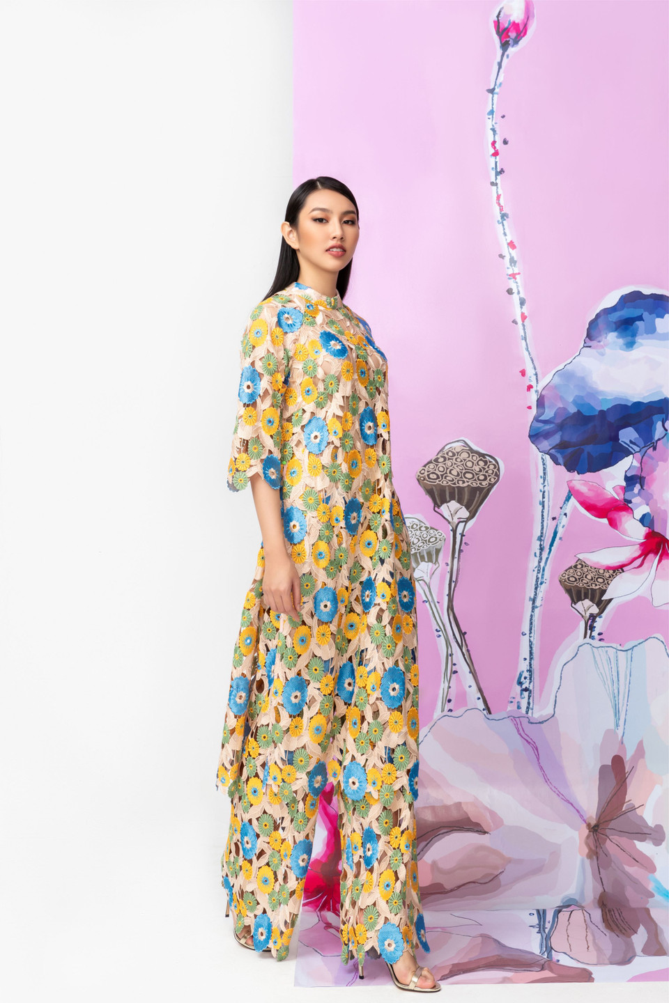  Sở hữu nét đẹp hiện đại lại đậm chất Á đông, Thùy Tiên không khó khi phô diễn được toàn bộ ý tưởng trang phục của Thủy Nguyễn. (Ảnh: Chanh Nguyễn)