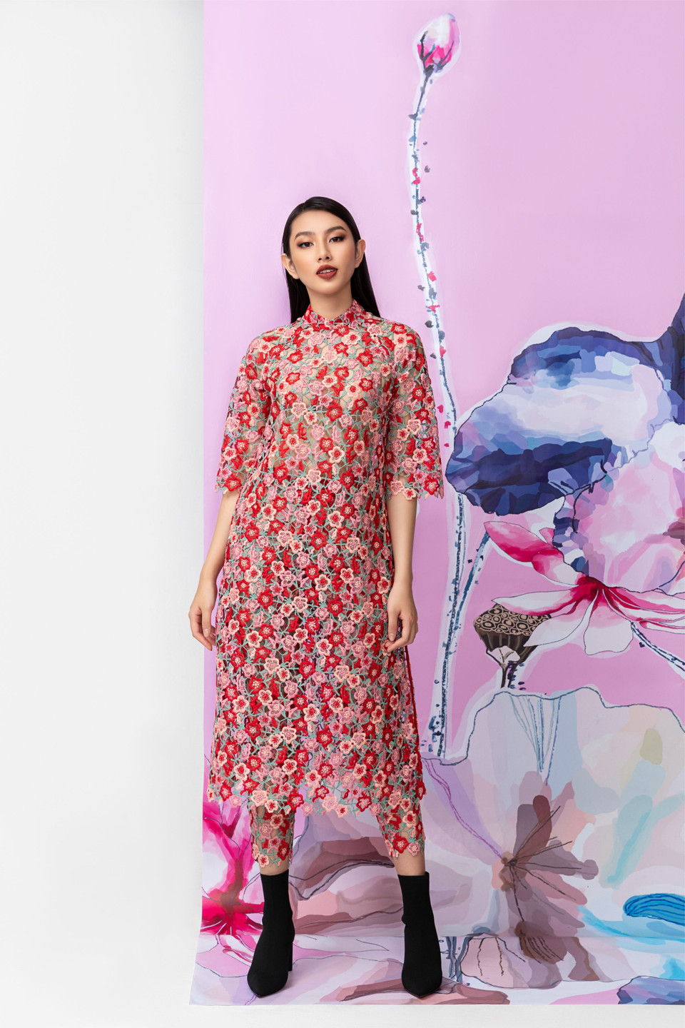  Nhà thiết kế Thủy Nguyễn luôn muốn thử nghiệm những chất liệu mới lạ vào thiết kế áo dài truyền thống để đem lại cho người mặc sự thoải mái, tinh tế. (Ảnh: Chanh Nguyễn)