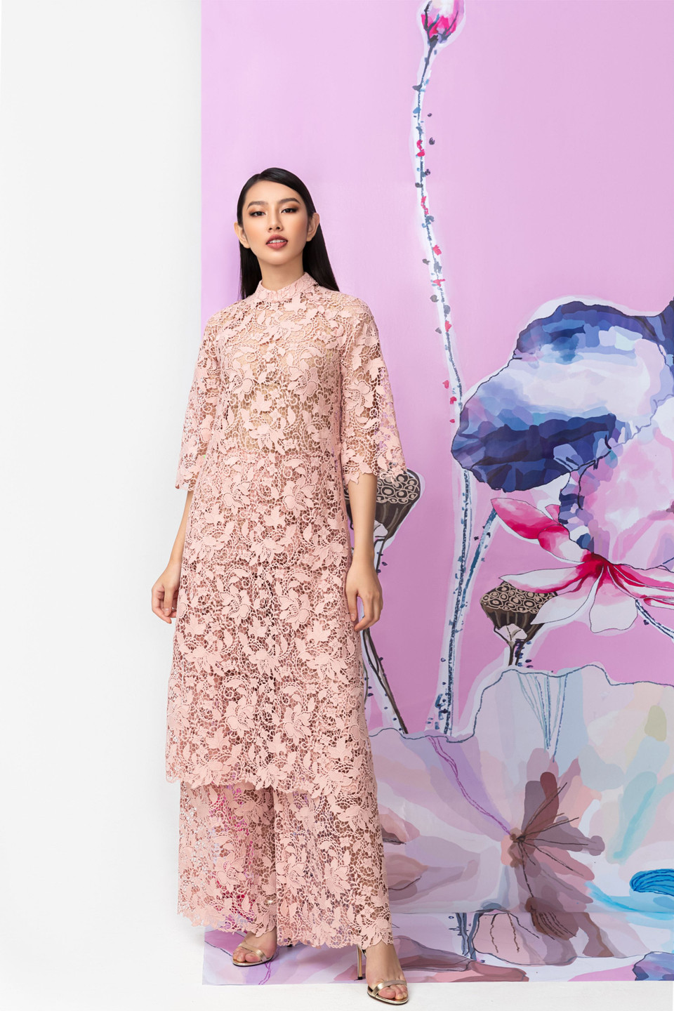  Thủy Nguyễn chia sẻ cô rất ấn tượng với Thùy Tiên trong suốt chặng đường dài tại Miss International 2018, nên khi có bộ sưu tập mới đã lập tức mời Tiên tham gia. (Ảnh: Chanh Nguyễn)