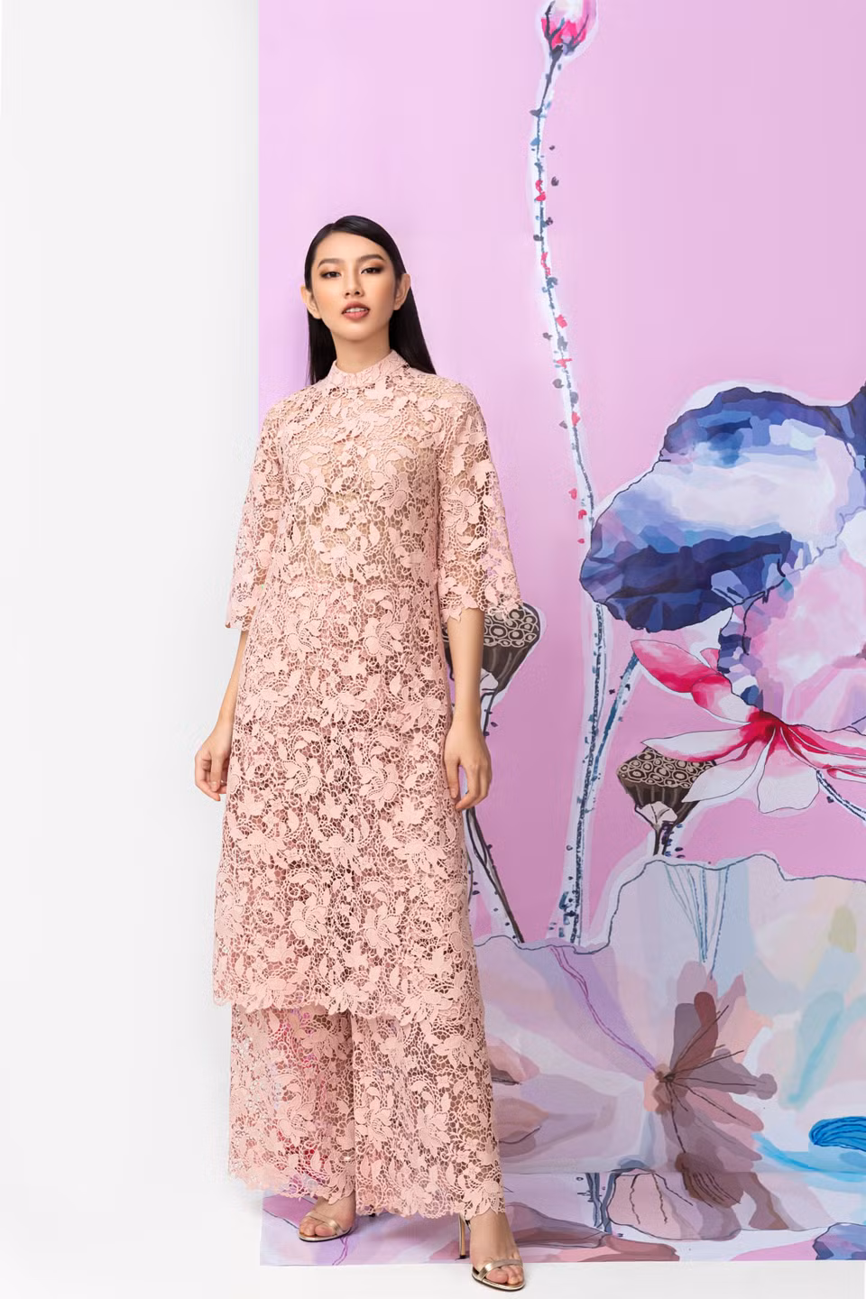  Thủy Nguyễn chia sẻ cô rất ấn tượng với Thùy Tiên trong suốt chặng đường dài tại Miss International 2018, nên khi có bộ sưu tập mới đã lập tức mời Tiên tham gia. (Ảnh: Chanh Nguyễn)
