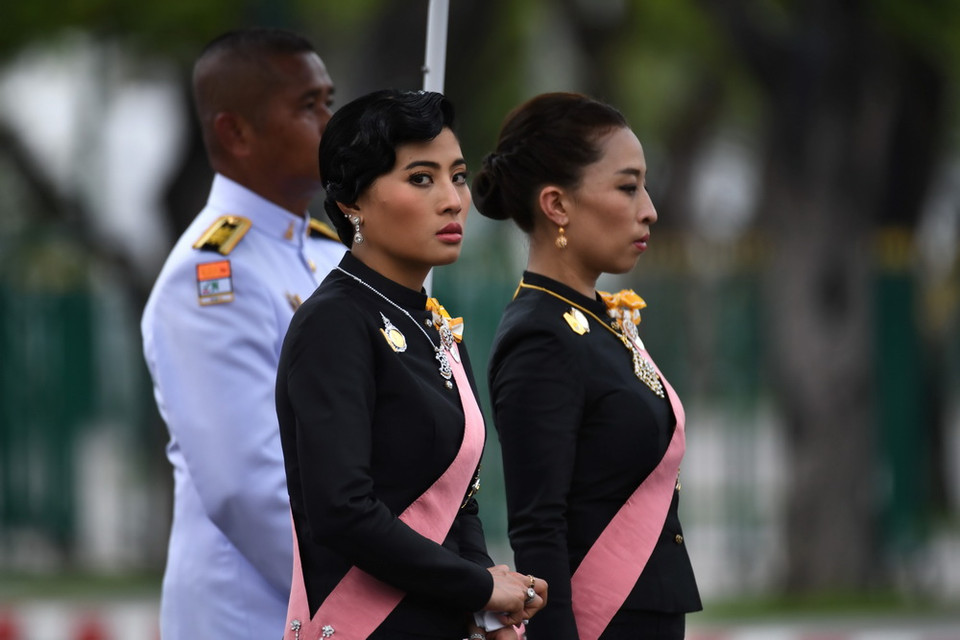 Công chúa Bajrakitiyabha (phải) và Công chúa Sirivannavari Nariratana tại buổi lễ. (Nguồn: AFP/TTXVN)