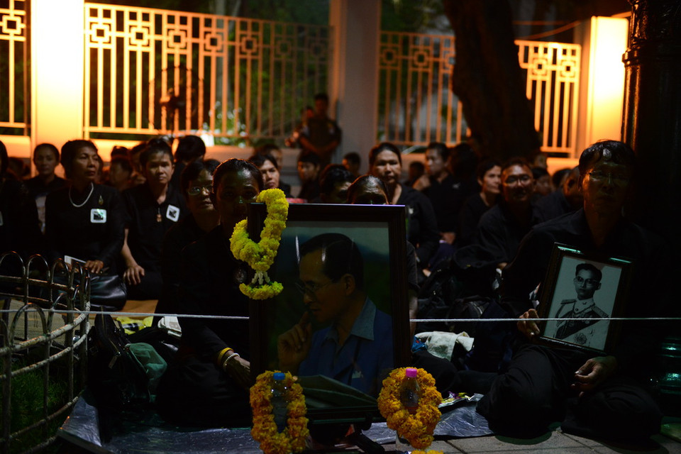 Nghi lễ hoàng gia và Phật giáo tại Lễ hóa thân Nhà Vua Thái Lan Bhumibol Adulayjadej. (Ảnh: Doãn Tấn-Sơn Nam/TTXVN)