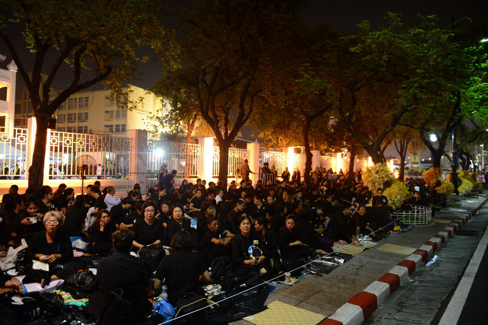 Đoàn rước linh cữu Nhà Vua Bhumibol Adulyadej tại thủ đô Bangkok ngày 26/10. (Nguồn: AFP/TTXVN)