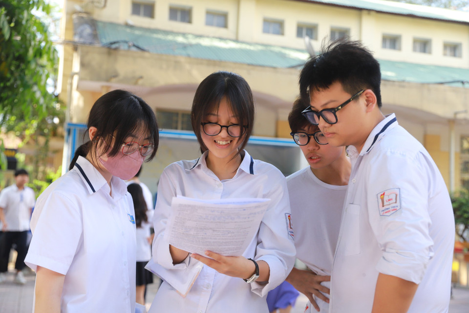 Ngày mai 11/6, các sỹ tử Thủ đô sẽ bước vào môn thi cuối cùng của kỳ thi tuyển sinh vào lớp 10 trung học phổ thông: Môn Toán với thời gian làm bài là 120 phút. (Ảnh: PV/Vietnam+)