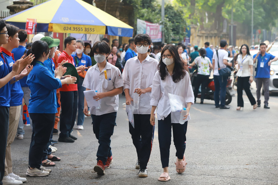 Sáng nay, 10/6, gần 115.000 học sinh Thủ đô bắt đầu bước vào kỳ thi tuyển sinh vào lớp 10 trung học phổ thông năm học 2023-2024. (Ảnh: PV/Vietnam+)