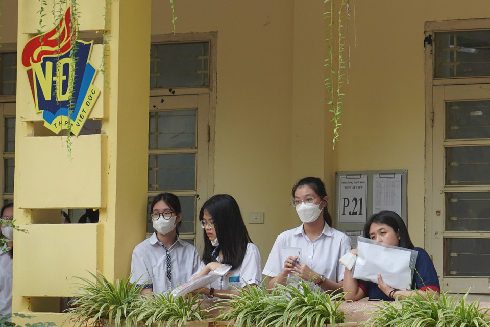 Thời tiết sáng ngày 10/6 tương đối mát mẻ nên tâm trạng của các thí sinh đều thoải mái. (Ảnh: PV/Vietnam+)