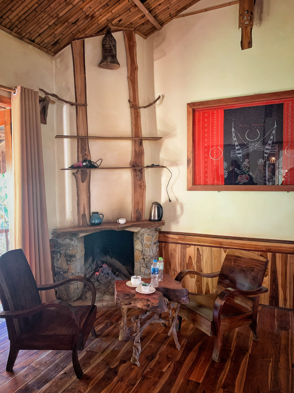 Những dấu ấn của văn hóa bản địa đều được gia chủ khéo léo 'cài cắm' trong các chi tiết trang trí phòng. (Ảnh: Mai Mai/Vietnam+)