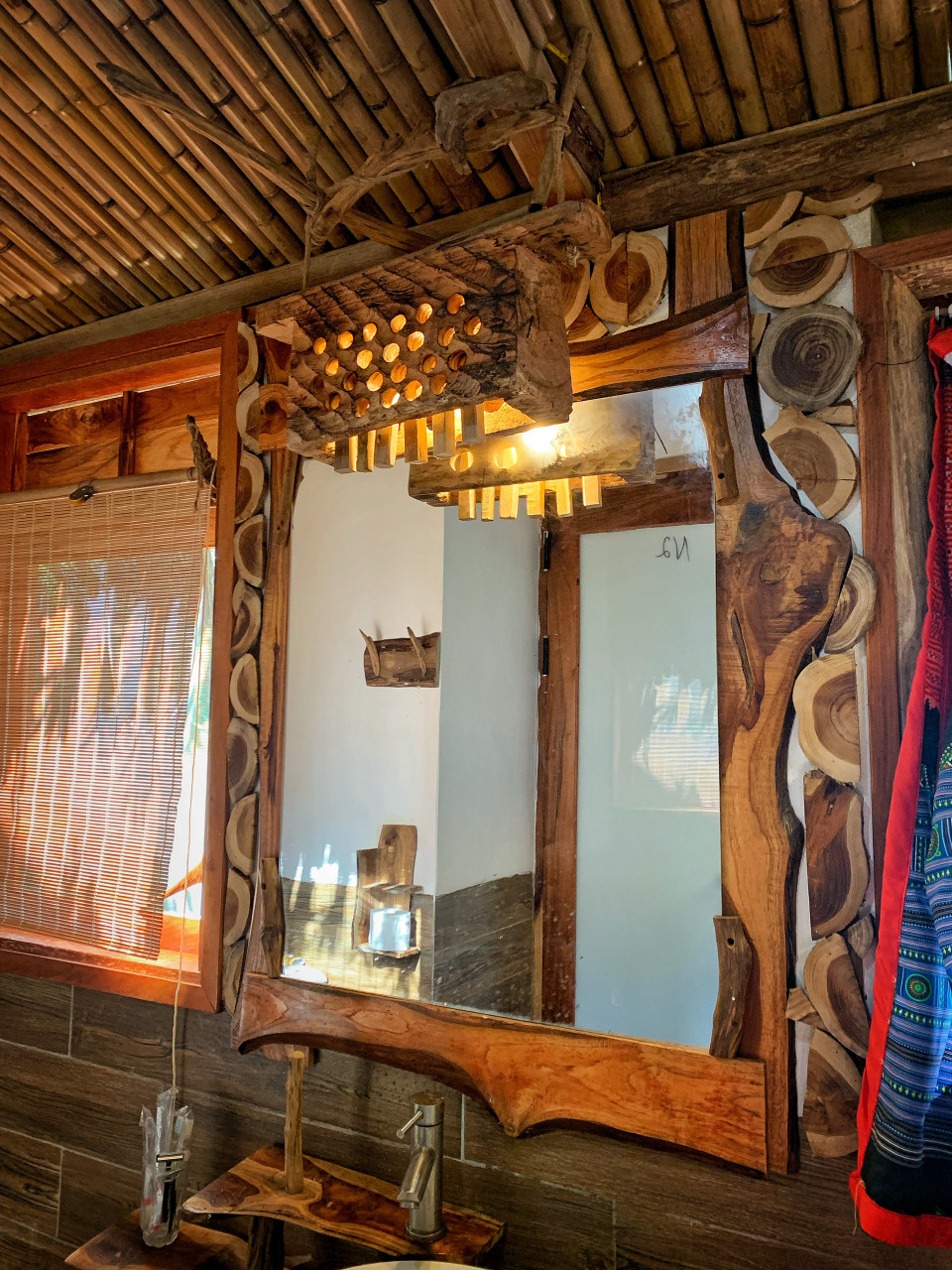 Homestay dùng vật liệu thân thiện môi trường và hầu hết là các vật dụng gắn liền với văn hóa bản địa. (Ảnh: Mai Mai/Vietnam+)