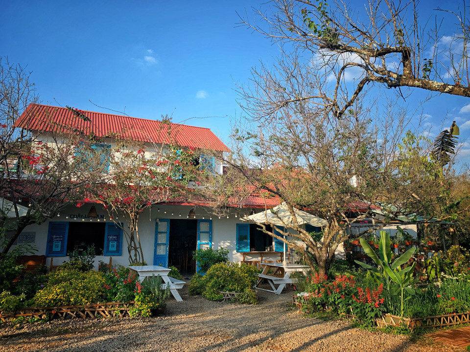 Khu nhà chính, nơi đón tiếp khách ăn sáng. (Ảnh: Mai Mai/Vietnam+)