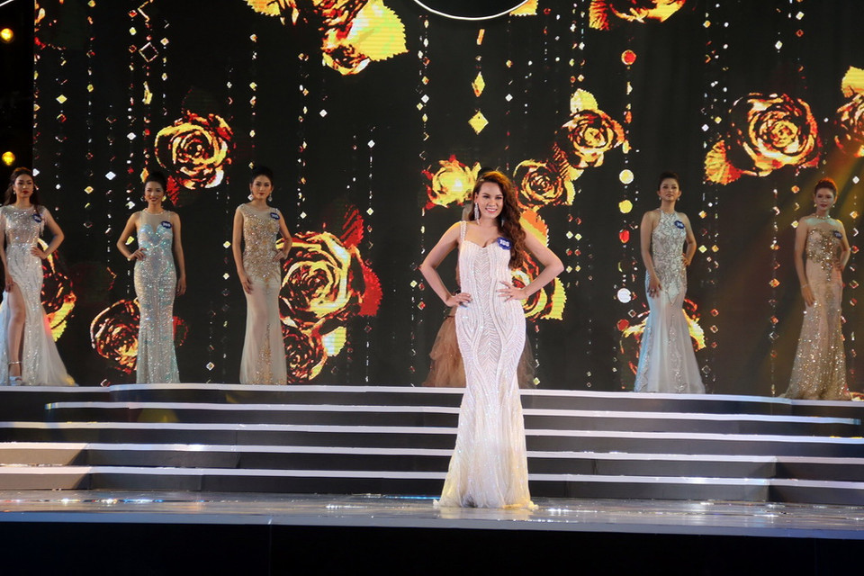 Các thí sinh tại đêm bán kết cuộc thi Hoa hậu biển Việt Nam toàn cầu 2018. (Ảnh: Lê Sen/TTXVN)