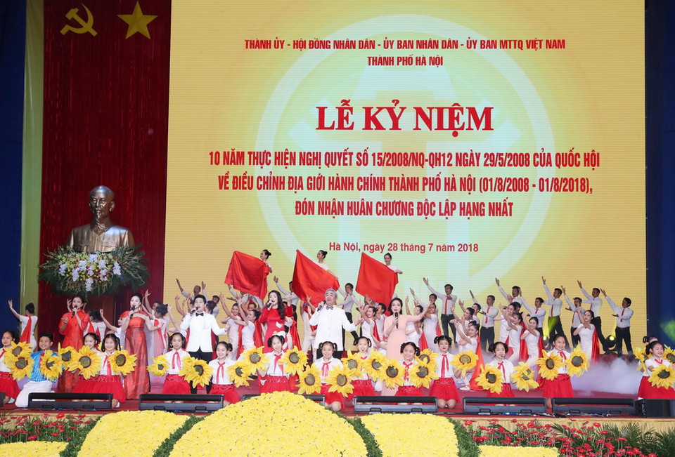 Chương trình nghệ thuật chào mừng với chủ đề: Hà Nội-Niềm tin và hy vọng. (Ảnh: Trọng Đức/TTXVN)