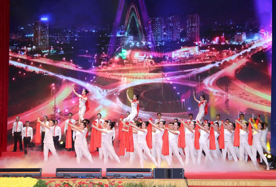 Chương trình nghệ thuật chào mừng với chủ đề: Hà Nội-Niềm tin và hy vọng. (Ảnh: Trọng Đức/TTXVN)