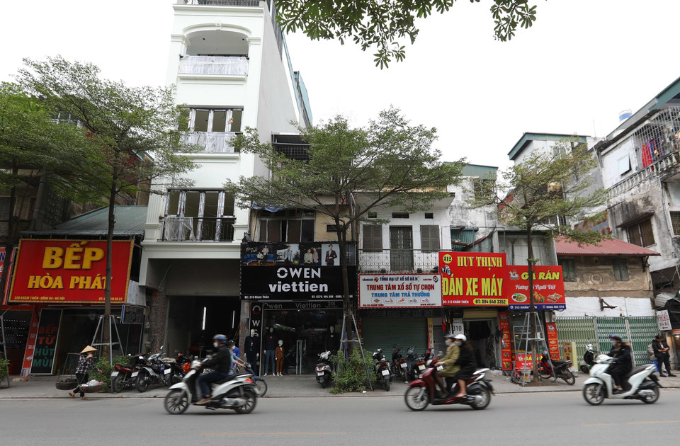 Cuộc sống thường nhật của những phố Khâm Thiên ngày nay, nơi đây từ số nhà 302-304 phố Khâm Thiên bị bom B-52 phá hủy toàn toàn tối 26/12/1972. (Ảnh: Hoàng Hiếu/TTXVN)