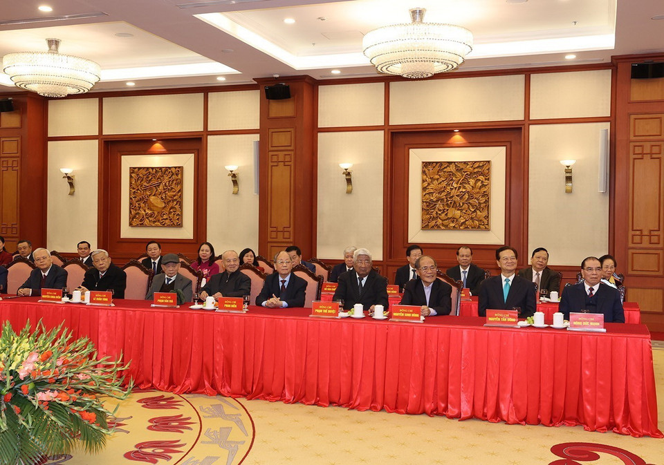 Các đồng chí nguyên lãnh đạo Đảng và Nhà nước dự chúc Tết. (Ảnh: Trí Dũng/TTXVN)