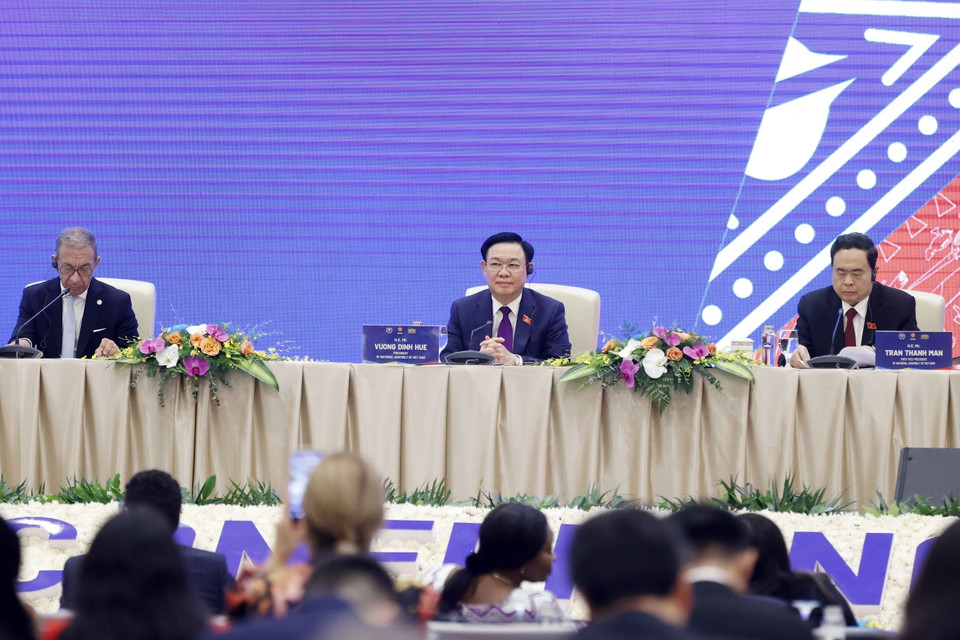 Chủ tịch Quốc hội Vương Đình Huệ và đại biểu dự Phiên Bế mạc. (Ảnh: Doãn Tấn/TTXVN)