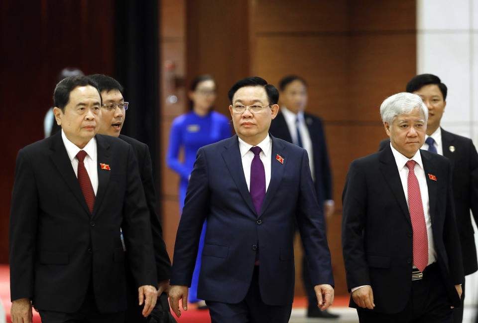 Chủ tịch Quốc hội Vương Đình Huệ với các đại biểu đến dự Lễ Bế mạc Hội nghị Nghị sỹ Trẻ Toàn cầu lần thứ 9. (Ảnh: TTXVN)