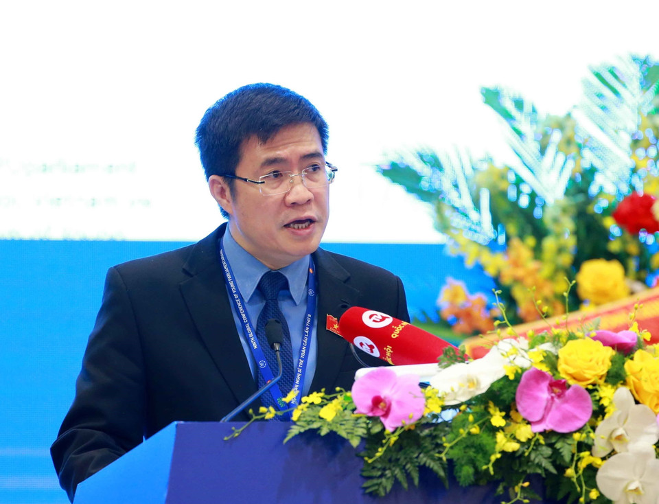 Đại biểu Quốc hội Việt Nam Hoàng Minh Hiếu trình bày Báo cáo tóm tắt của Phiên thảo luận. (Ảnh: TTXVN)