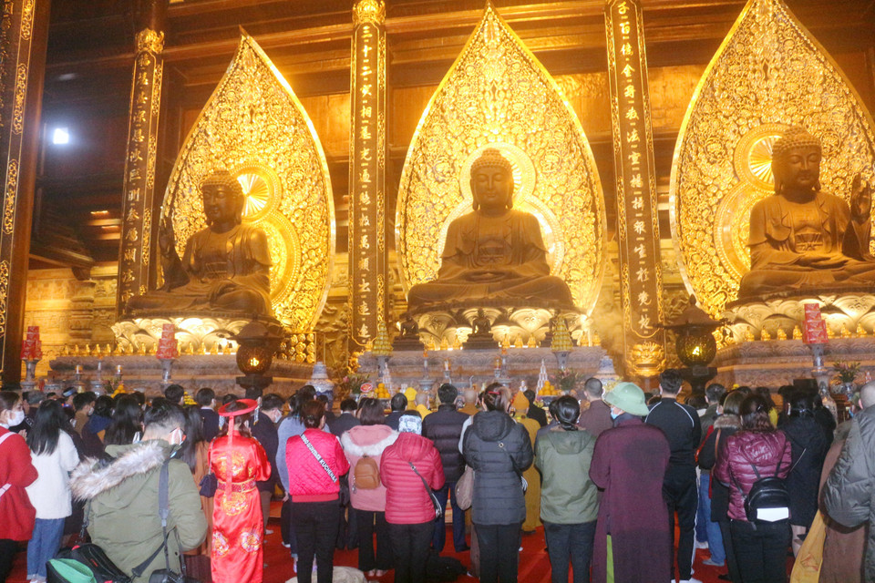 Ban tổ chức tiến hành tổ chức lễ dâng hương và dâng lục cúng cầu nguyện quốc thái dân an. (Ảnh: Đại Nghĩa/TTXVN)